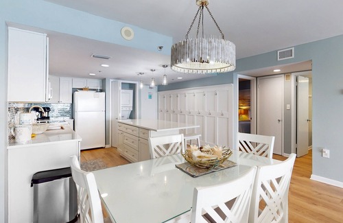 Orange Beach Condo | Fantastic Home Located in Beachfront Building w/Shared Pool & Hot Tub, WiFi, AC