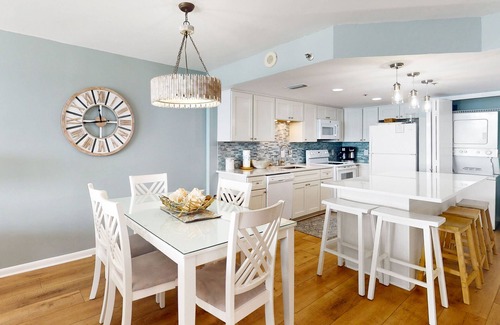Orange Beach Condo | Fantastic Home Located in Beachfront Building w/Shared Pool & Hot Tub, WiFi, AC