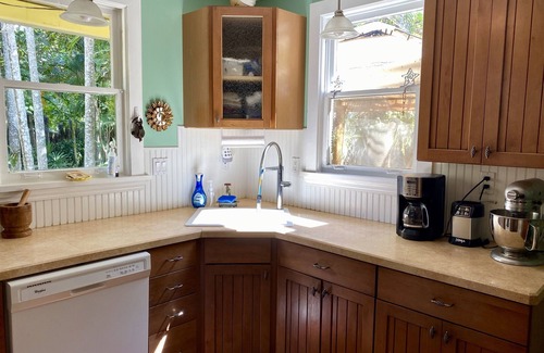 Riverside Park House | Fantastic location with huge tropical fenced yard