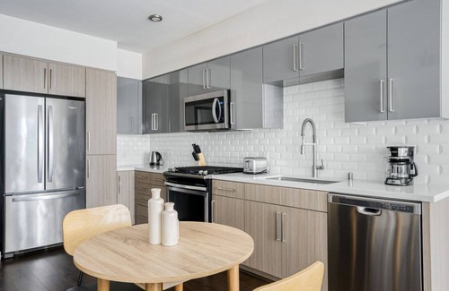 Milpitas Apartment | Fantastic Milpitas 1BR w/Pool, Gym & W/D, walk to BART, by Blueground