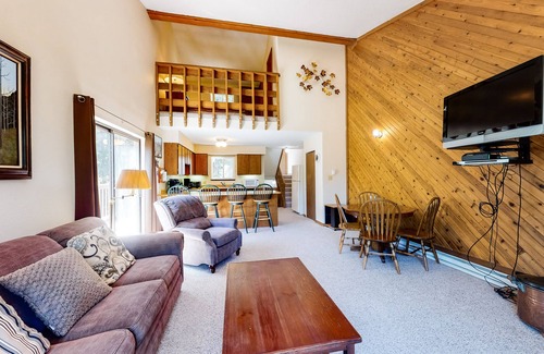 Winter Park House | Fantastic mountain condo near the slopes with creek views