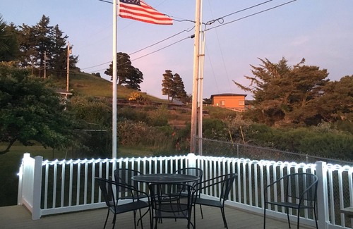 Gold Beach House | Fantastic nautical home with Rogue River and Pacific Ocean view and beach access