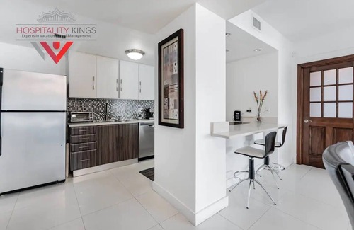 Edgewater Apartment | Fantastic New 3bed 2 Bath with Bay and city views!