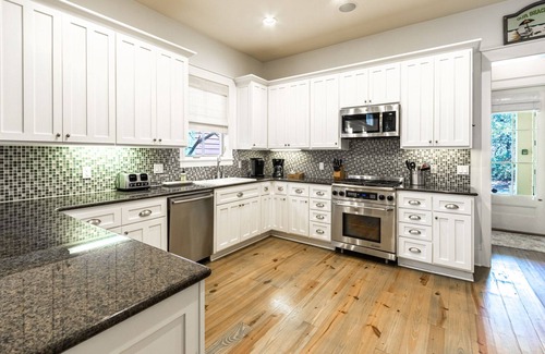 Watercolor House | Fantastic Phase 1 Location - GOLF CART Two 1st Floor Masters. Beach Club Access
