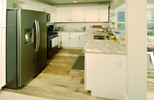 Lillian Cottage | FANTASTIC RATES! BOOK NOW AND SAVE* Beautiful bay front cottage!