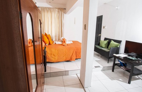 Mango Walk Apartment | Fantastic self catering Studio near the Hip Strip & Beach in Montego Bay Jamaica