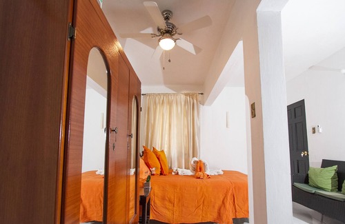 Mango Walk Apartment | Fantastic self catering Studio near the Hip Strip & Beach in Montego Bay Jamaica