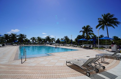 South Beach Apartment | Fantastic South Beach studio on Lincoln Rd w/direct beach access!