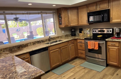 Tempe House | FANTASTIC VACATION RETREAT! HUGE POOL! CENTRALLY LOCATED-TONS OF EVENTS!