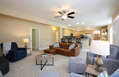 Southwest Colorado Springs House | Fantastic Views,CHEYENNE MTN!Well appointed! 5 Miles to The Broadmoor,Wifi,Cable,AC,Grill,Fire Table