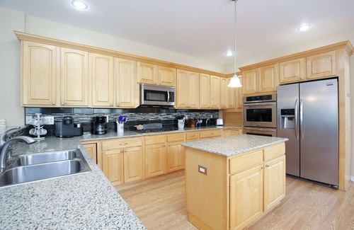 Southwest Colorado Springs House | Fantastic Views,CHEYENNE MTN!Well appointed! 5 Miles to The Broadmoor,Wifi,Cable,AC,Grill,Fire Table