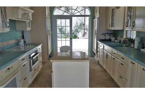 Estate Bellevue House | Fantastic Views and Affordable Luxury at SeasSwan