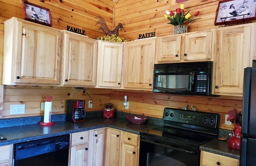 Maggie Valley Cabin | Fantastic Views, Maggie Valley, Sleeps 6, 3 Baths