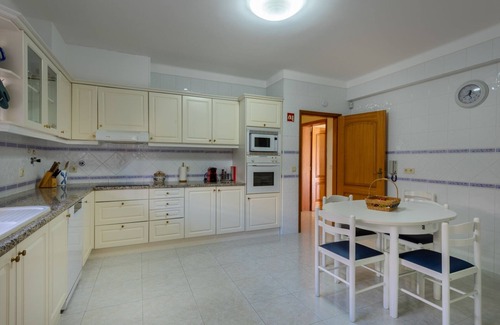 Quarteira Villa | Fantastic Villa with Private Pool Garden, AC and WI FI