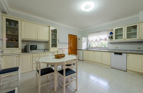 Quarteira Villa | Fantastic Villa with Private Pool Garden, AC and WI FI