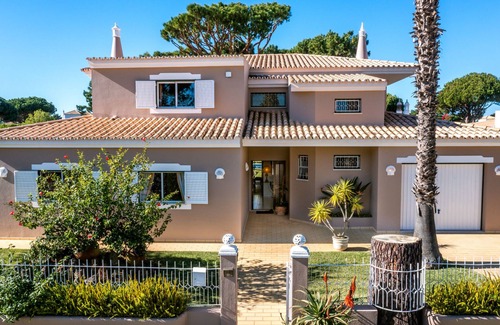 Quarteira Villa | Fantastic Villa with Private Pool Garden, AC and WI FI