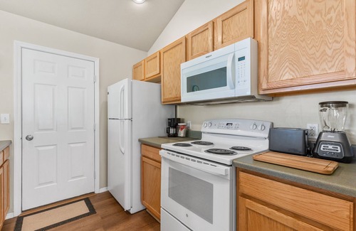 Bozeman House | Fantastic VRBO! Immaculate 2BR, 1BA house, garage