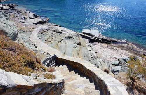 Koundouros House | Fantastic waterfront home in Koundouros, Kea