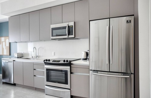 West Los Angeles Apartment | Fantastic West LA 1BR w/Pool, Gym & Lounge, nr Shops, by Blueground