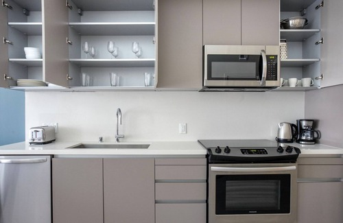 West Los Angeles Apartment | Fantastic West LA 1BR w/Pool, Gym & Lounge, nr Shops, by Blueground