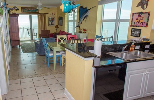 Gulf Shores Condo | Fantastic Western Corner Unit w/Fabulous Sunsets!