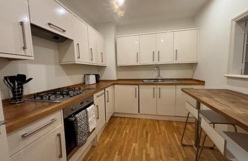 Abingdon Apartment | Fantastically Located 2BD Flat Kensington
