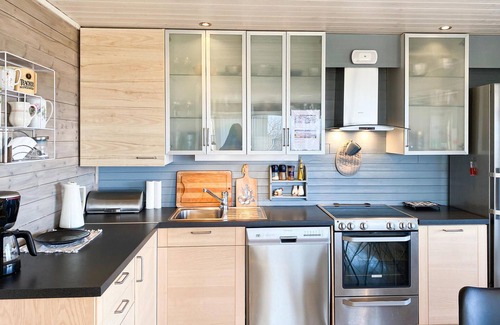 Valberg House | Fantastically located cottage with panoramic views of the sea and the islets.