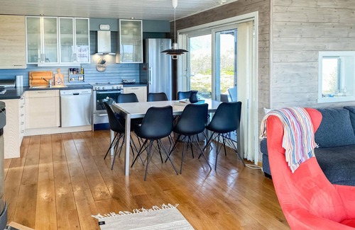 Valberg House | Fantastically located cottage with panoramic views of the sea and the islets.