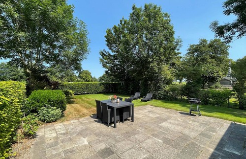 Suwald House | Fantastically located vacation home in Friesland.