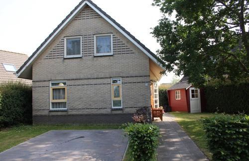 Medemblik House | Fantastically situated vacation home directly on the Vliet