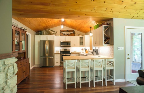 Magnetawan Cottage | Far Far Away Cottage - Beautiful cottage on a private lake 300ft waterfront