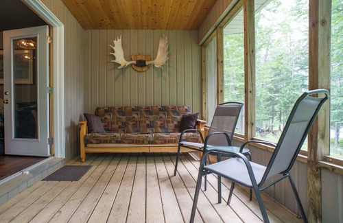 Magnetawan Cottage | Far Far Away Cottage - Beautiful cottage on a private lake 300ft waterfront