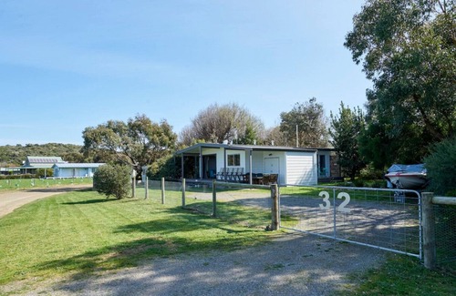 Venus Bay House | Far View - Pets, Linen, Wi-Fi, Netflix, Caravan