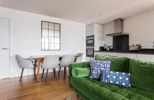 Golborne Apartment | Faraday Road II by Onefinestay