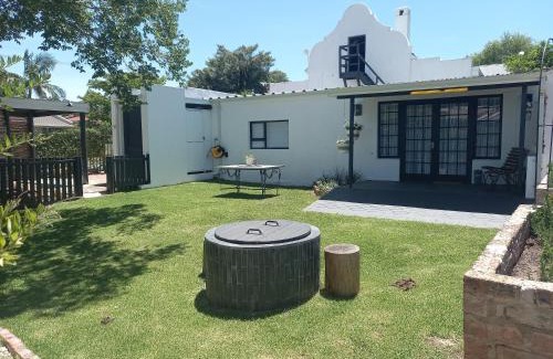 Swellendam Apartment | Faraway Cottage 3 Gables Self catering Swellendam