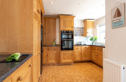 Rhosneigr House | Faraway : Spacious Family Home Near Rhosneigr Beach | Managed by Anglesey Holiday Lettings