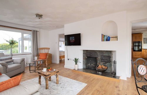 Rhosneigr House | Faraway : Spacious Family Home Near Rhosneigr Beach | Managed by Anglesey Holiday Lettings