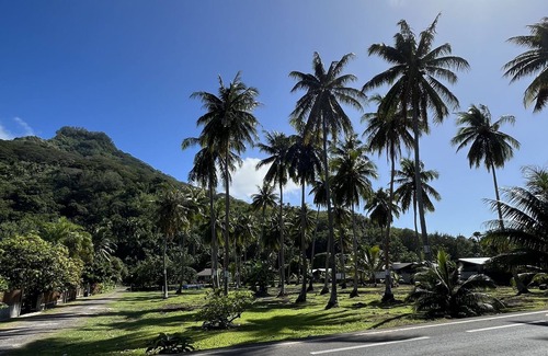 Afareaitu House | FARE ARIKI MOOREA - 3 minutes walk to the beach on the sister island