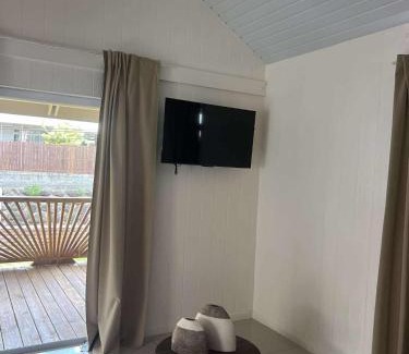 Teva I Uta Ski Chalet | Fare Moeanu by Anuarii Lodge cash only