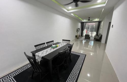 Maran District House | Farisya Guest House Bandar Jengka
