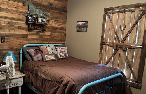 Victor Other | Farm Charm near New River National Park