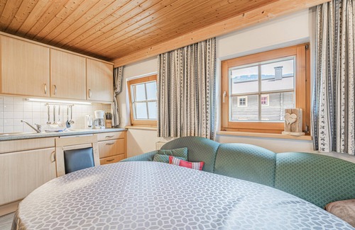 Feuring Apartment | Farm holiday home with balcony