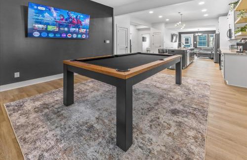 Indianapolis House | Farm House DT Indy with Pool Table