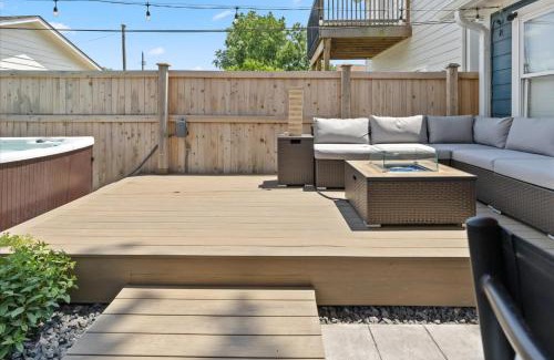 Indianapolis House | Farm House DT Indy with Pool Table