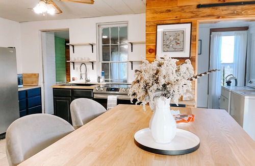Marshall Other | Farm House | Relax & Visit with Mini Horses - Near Downtown Marshall