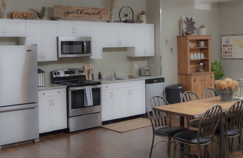 Kingsville Apartment | Farm-inspired Inn in the heart of beautiful downtown Kingsville!