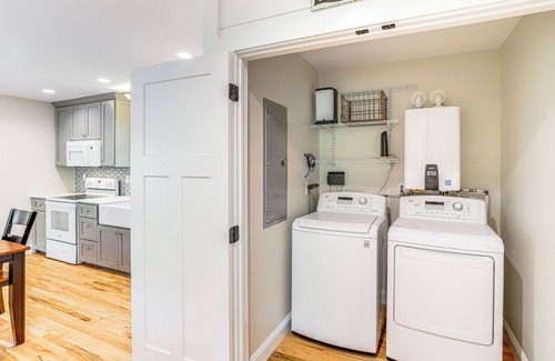 Hendersonville Cottage | Farm On-site: Mtn-view Cottage in Hendersonville!