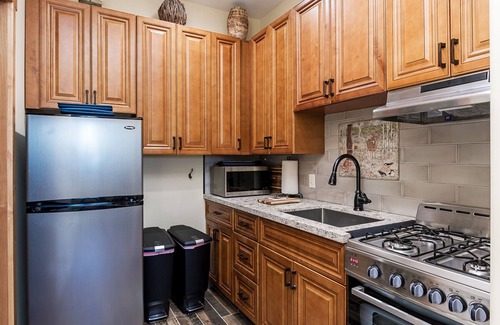 Encinitas House | Farm Sanctuary Stay 20 min to the Beach. On 2.5 acres