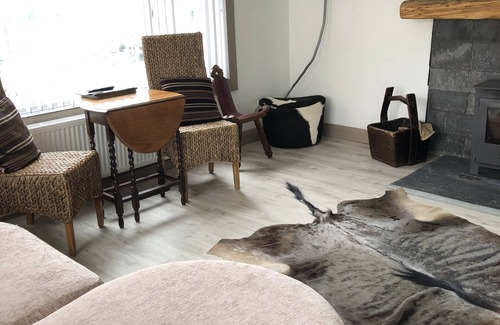 Carmarthen Bed & Breakfast | Farm setting with large living areas and wood fired hot tub