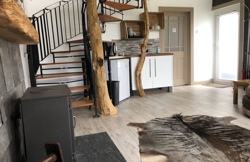 Carmarthen Bed & Breakfast | Farm setting with large living areas and wood fired hot tub